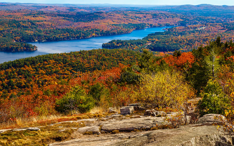 Fall’s Turning Leaves Attract Tourists to New Hampshire