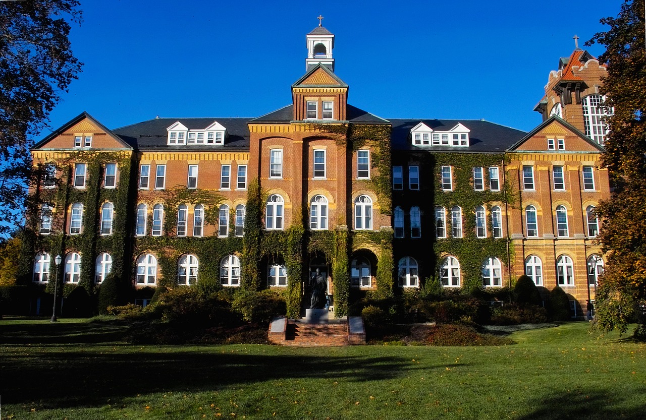 University of New Hampshire Offers Support After Student Suicide at Fraternity House