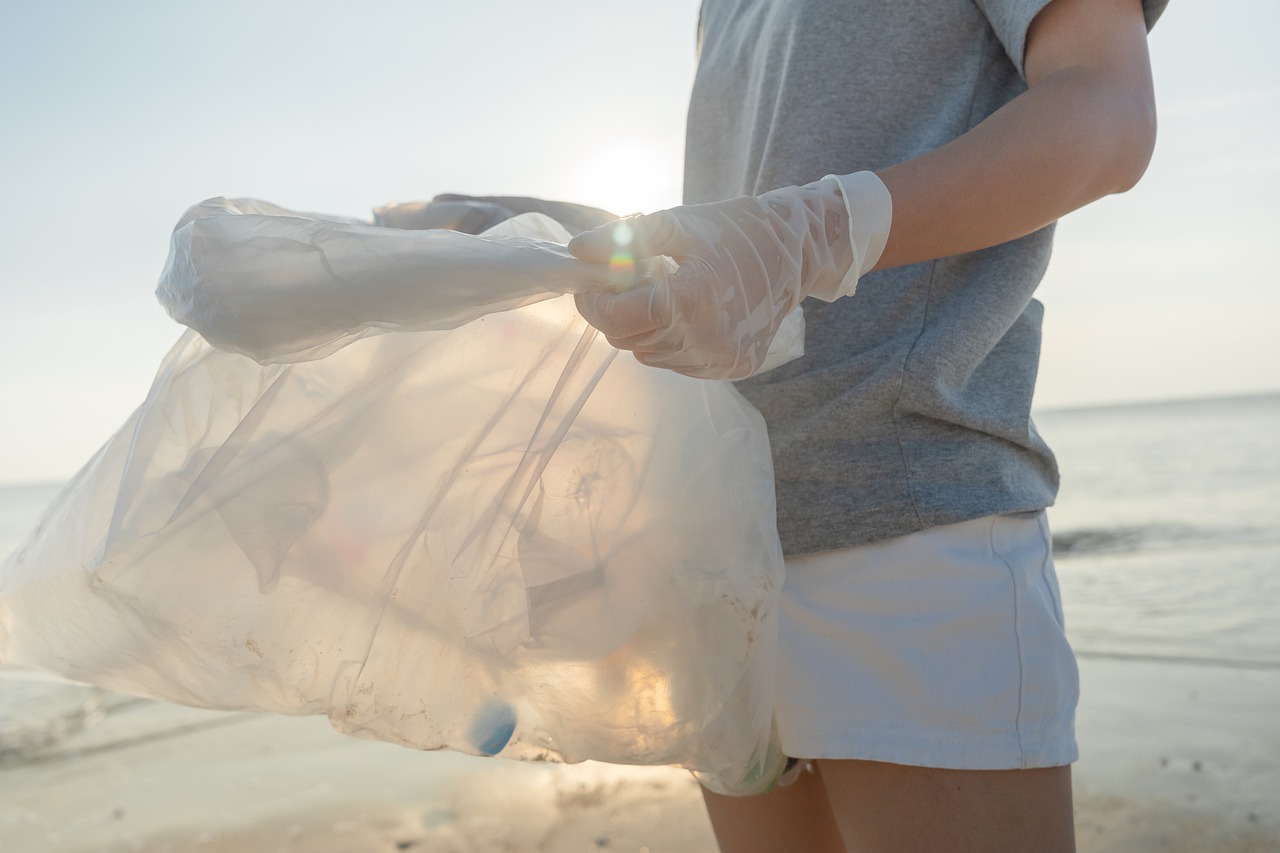 York High School Students Propose Town-Wide Plastics Ban