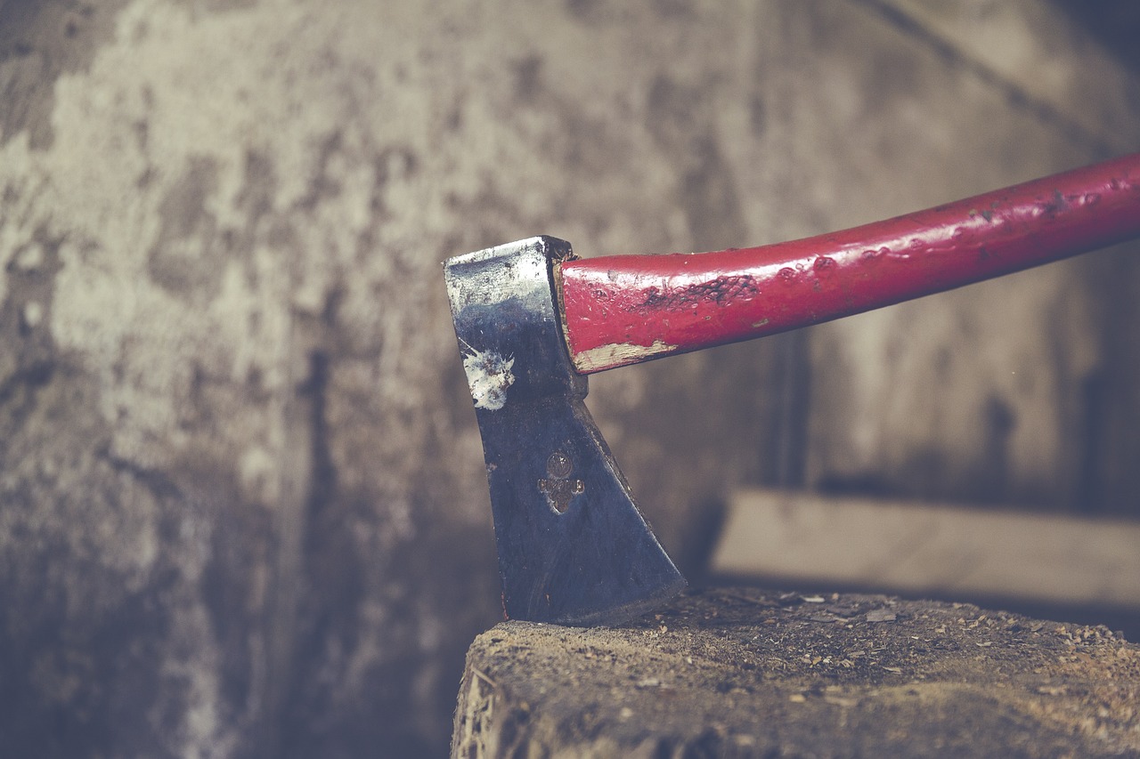 Nashua Resident Wins International Axe Throwing Championship