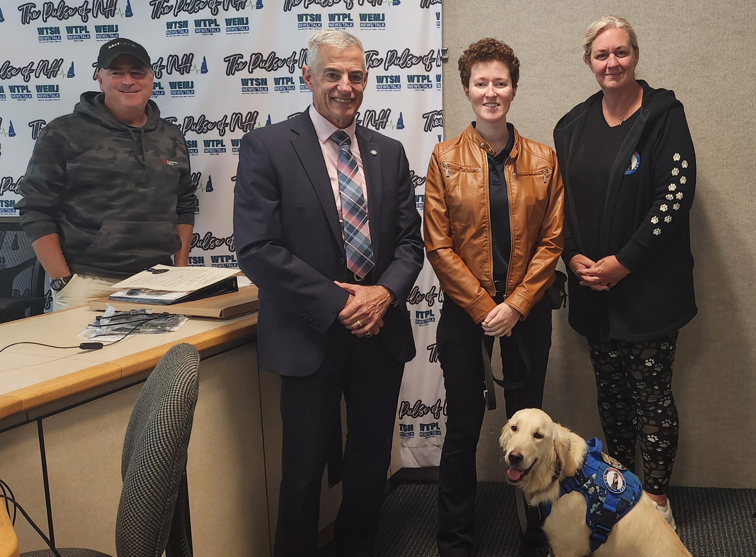 New Hampshire 9-1-1 Emergency Operators Receive Canine Support